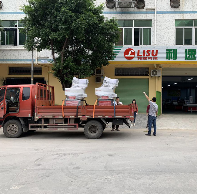 感谢中山汪总在我司定制购买（mǎi）四台小型数控钻孔